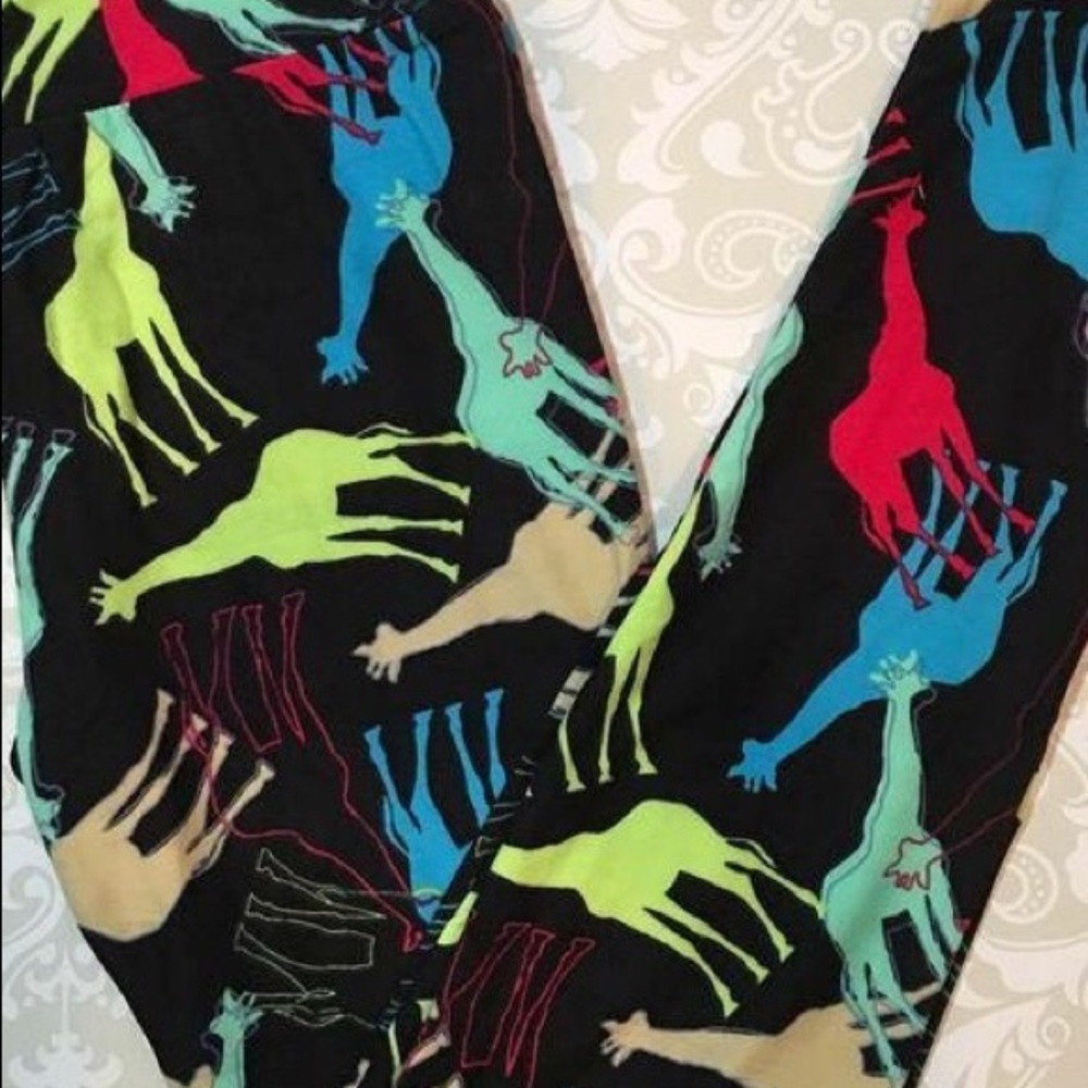 One Size Lularoe Giraffe Leggings BNWT.
