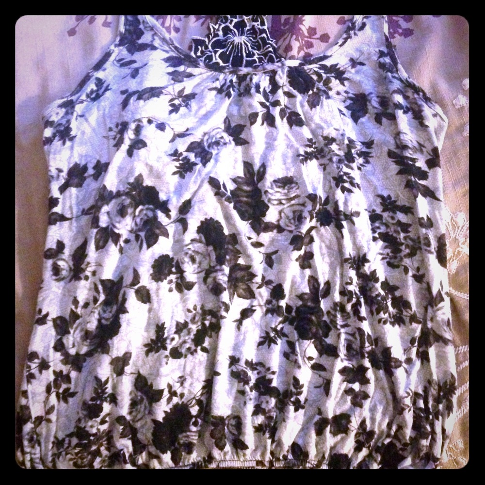 Cute floral black and gray top