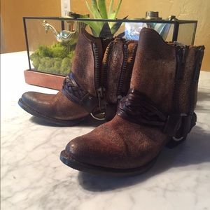 "Clash" Leather ankle bootie