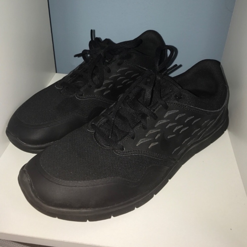 Black nike sneakers