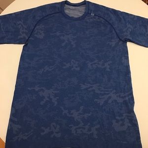 Blue camo Lululemon men's t-shirt