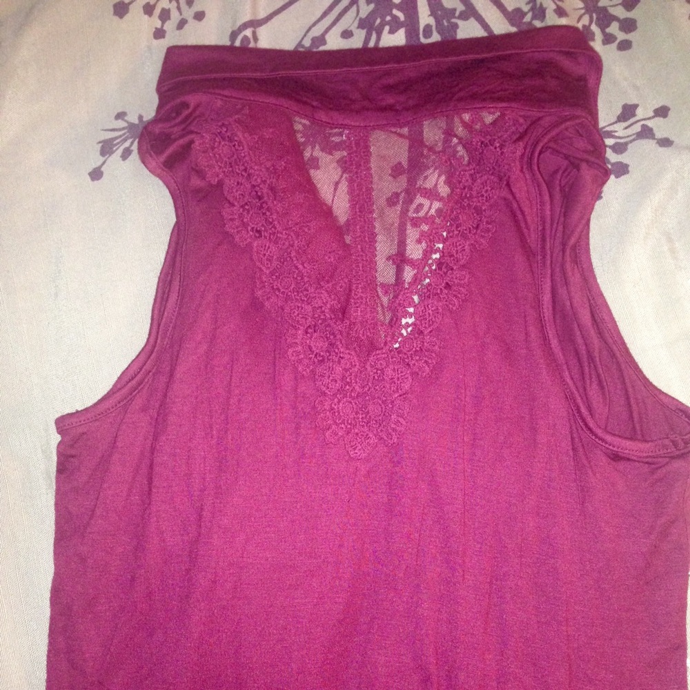Pretty button up top! - Picture 2 of 2