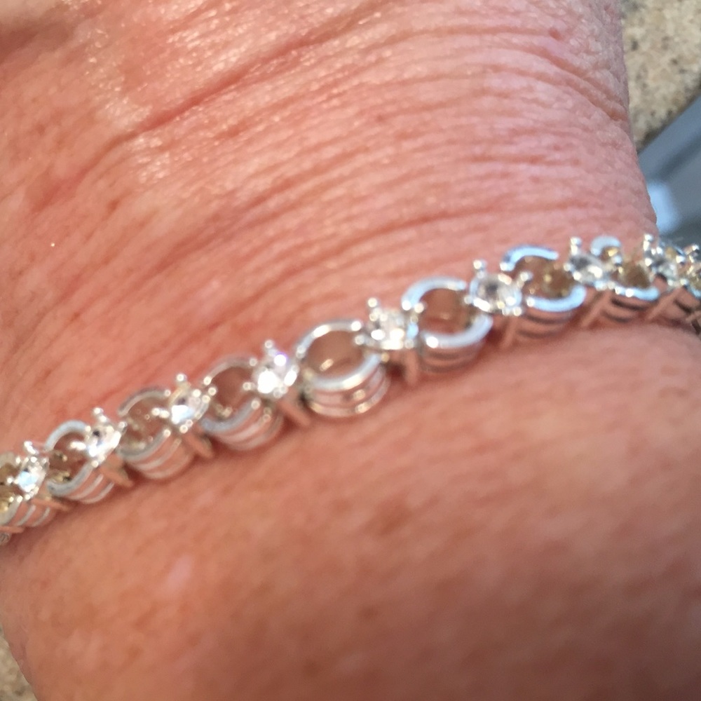 ‼️🆓‼️FREE W $25 order CZ Fashion tennis bracelet