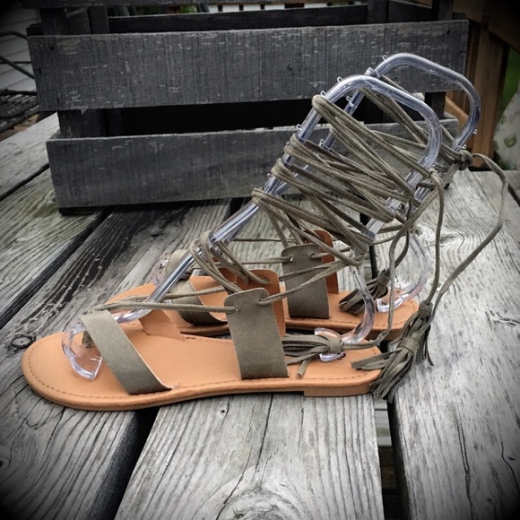 SZ 7.5 ONLY! Olive Suede Lace-Up Gladiator Sandal! NEW! - Picture 2 of 8