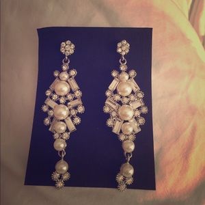 Glamorous dangle earrings