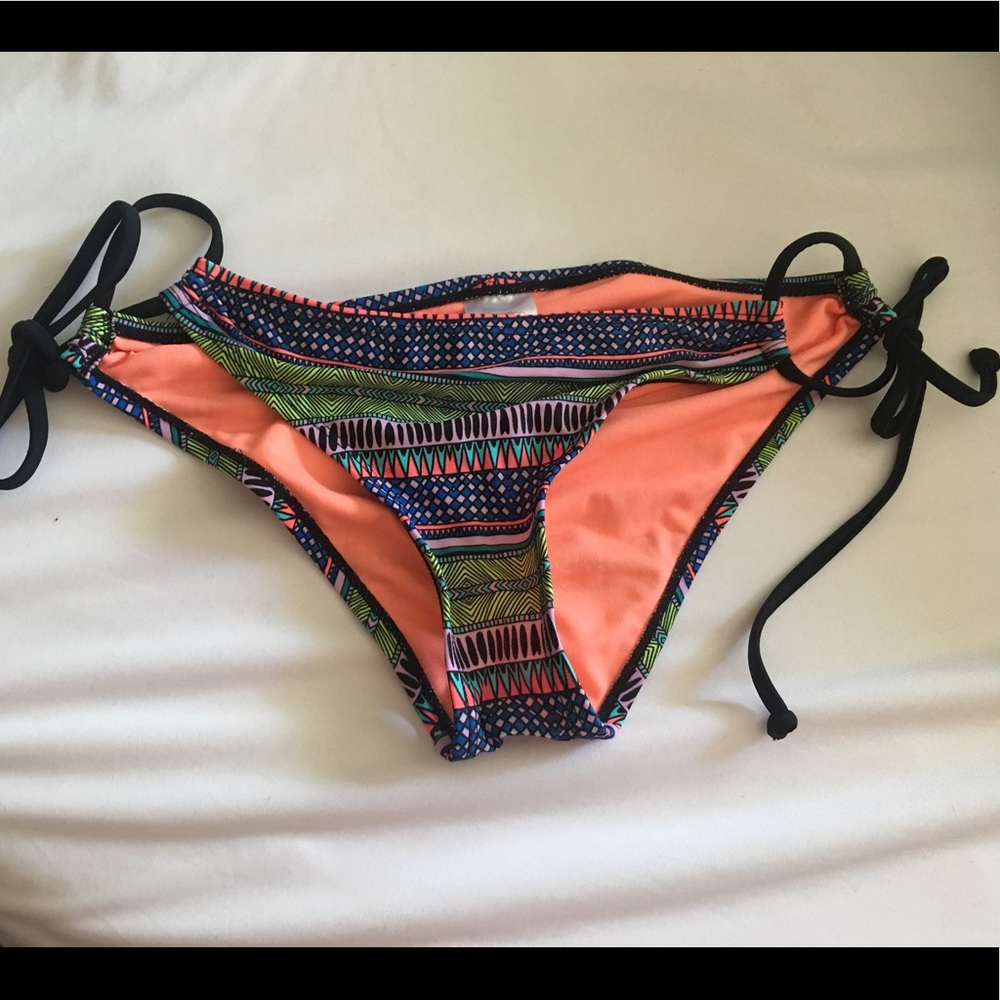 Cheeky patterned bikini bottom size M. New no tags