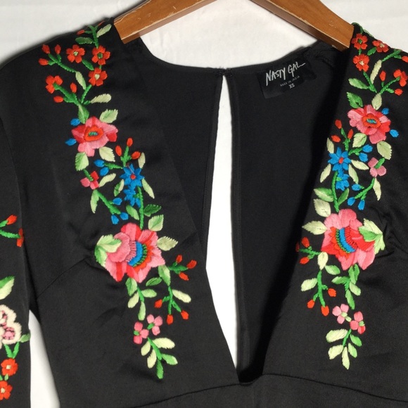 #5102 🦁💛 NEW come up roses embroidered jumpsuit - Picture 6 of 6