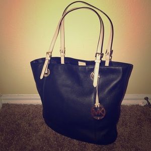 BLACK MICHAEL KORS PURSE/TOTE