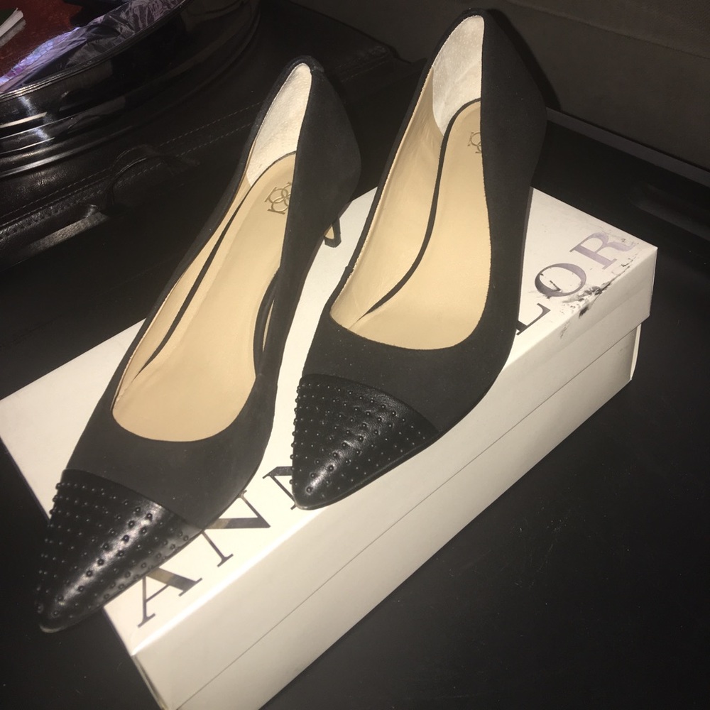 Ann Taylor pointy suede heel w/ edgy captoe size 6