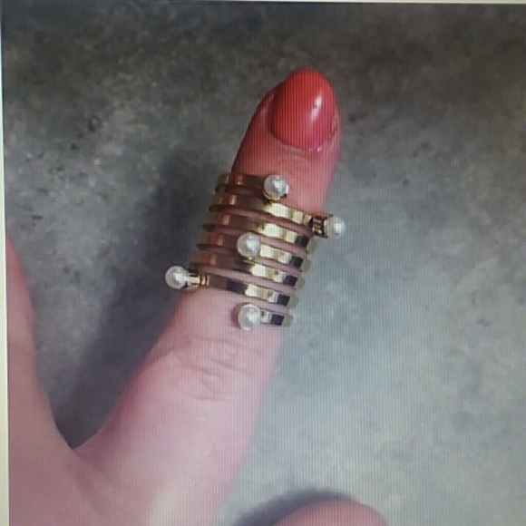 Farah Jewelry Jewelry - Pearl midi ring