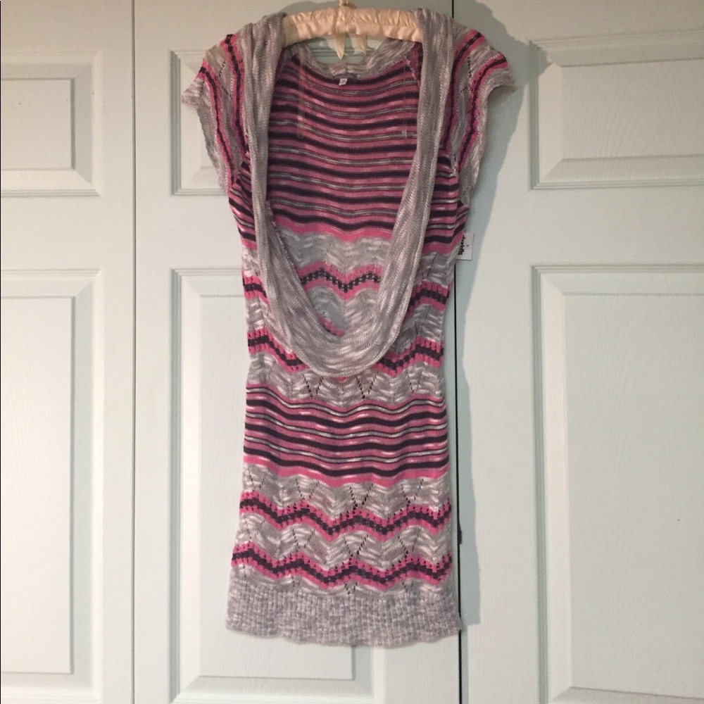 Super scoop neck light sweater shirt