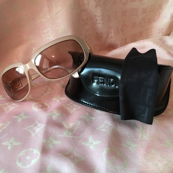 ??Authentic FENDI Light Pink Sunglasses ? main image 6