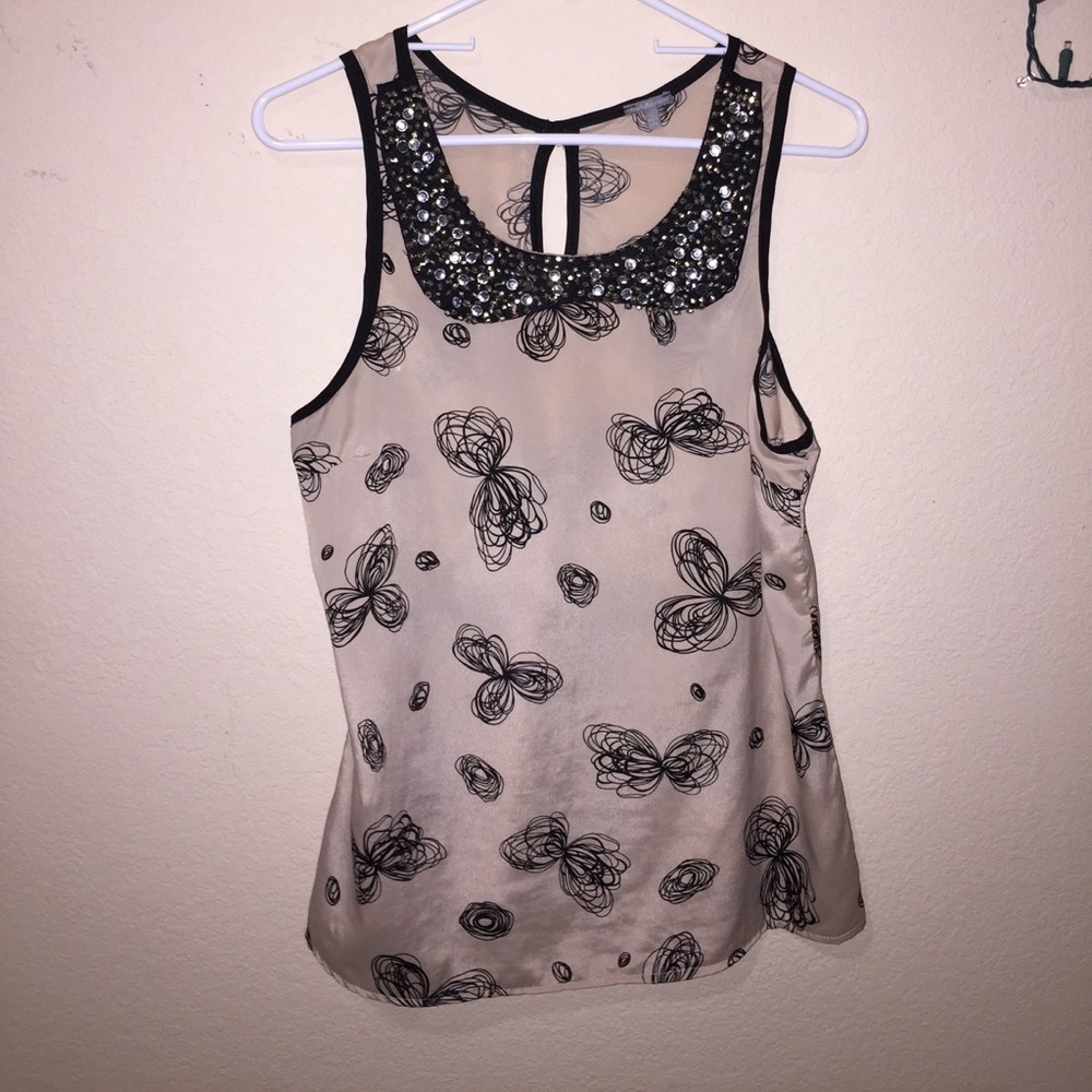 Nice cream and black tank top