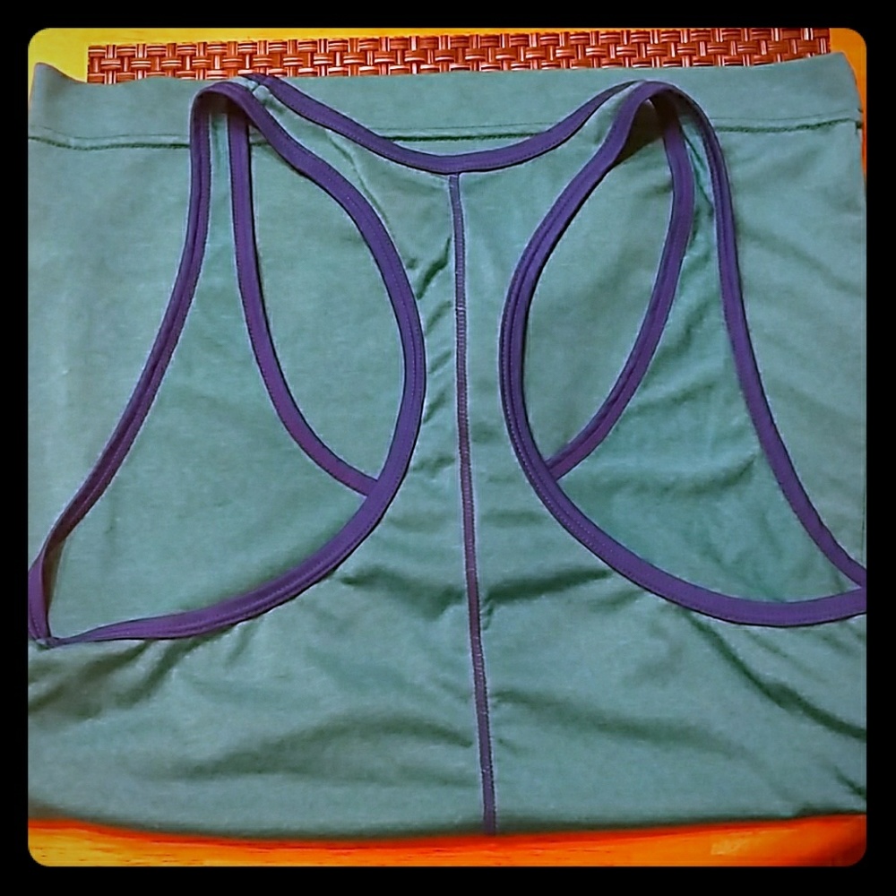 Bundled workout tank tops - Picture 3 of 5