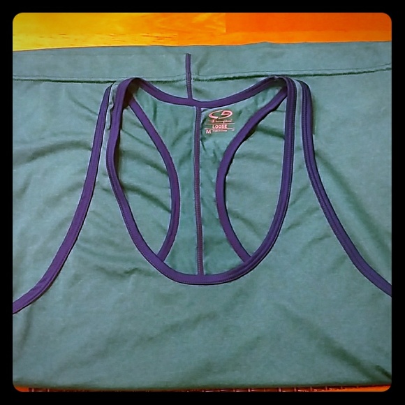 Bundled workout tank tops - Picture 2 of 5