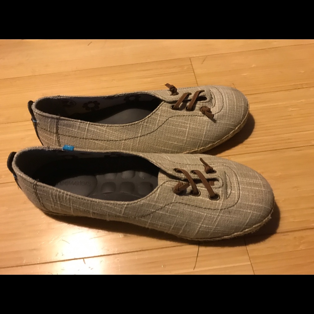 Size 7 Freewaters Flats