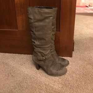 Knee length boots with buckle