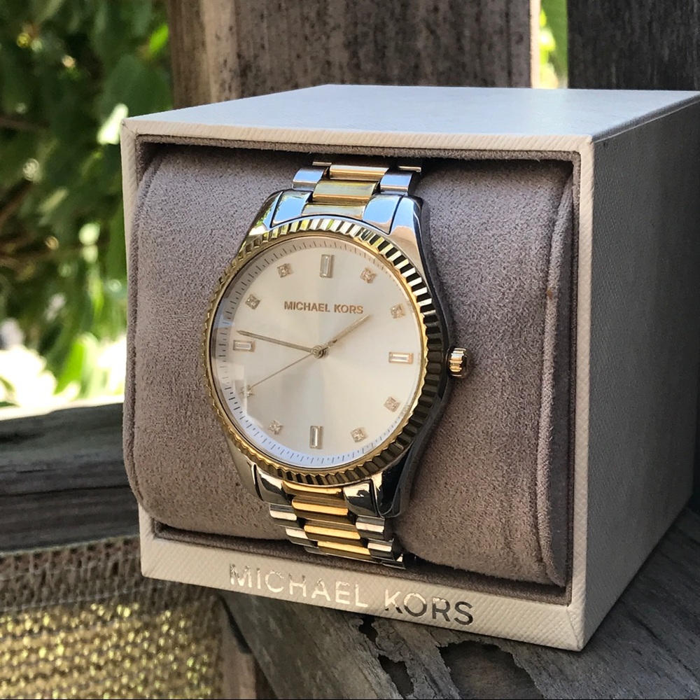 Oversized two-toned watch