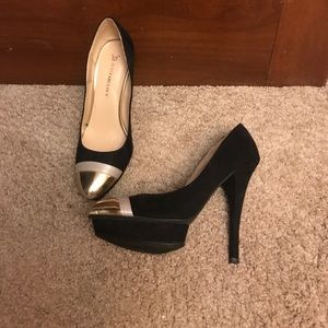 Black gold-toed stilletos