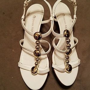 Precious white sandals!