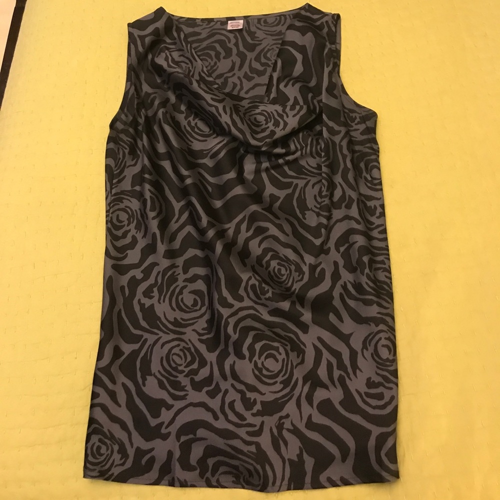 Black pattern shell top
