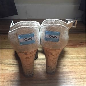 Toms wedges
