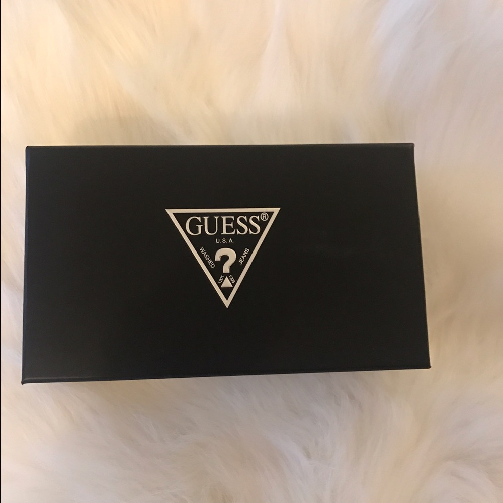 NWT GUESS Wallet