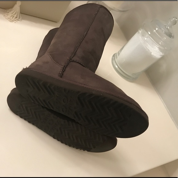 Tall Chocolate Brown UGGS - Picture 4 of 5