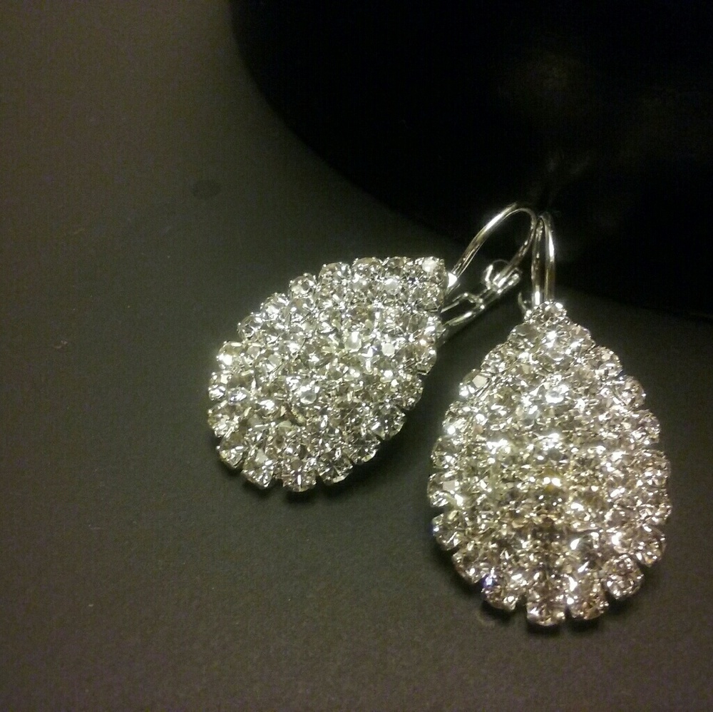 Full Rhinestone Teardrops Earrings - Picture 4 of 5
