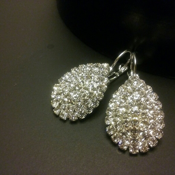 Full Rhinestone Teardrops Earrings - Picture 4 of 5