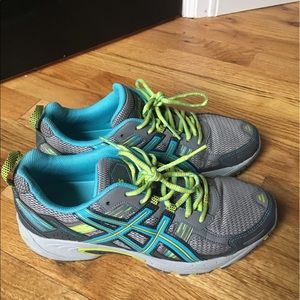Running shoes