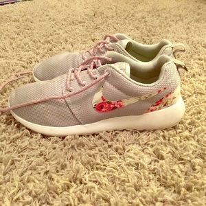 Gray floral Nike