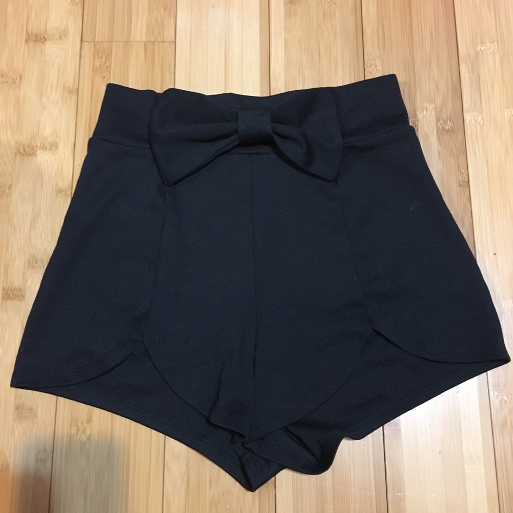 High waisted shorts w/bow