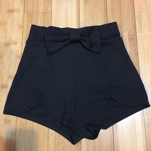 High waisted shorts w/bow