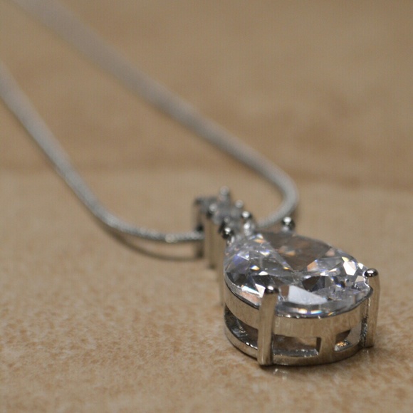 New Rose Gold or Silver Crystal Teardrop Necklace - Picture 3 of 8