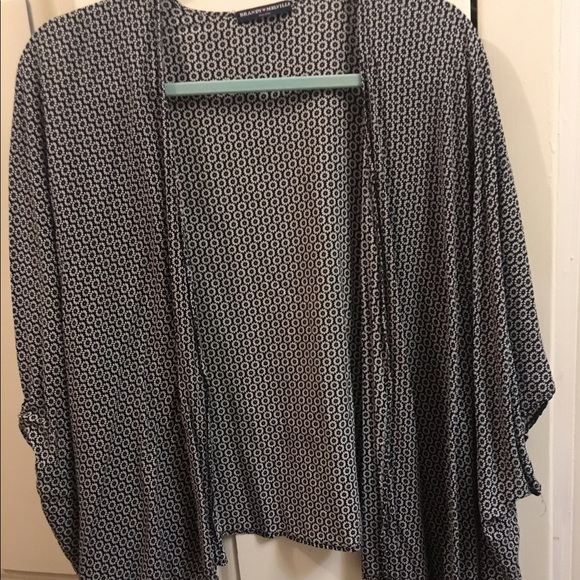 Brandy Melville Floral Kimono😍🌸 - Picture 2 of 4