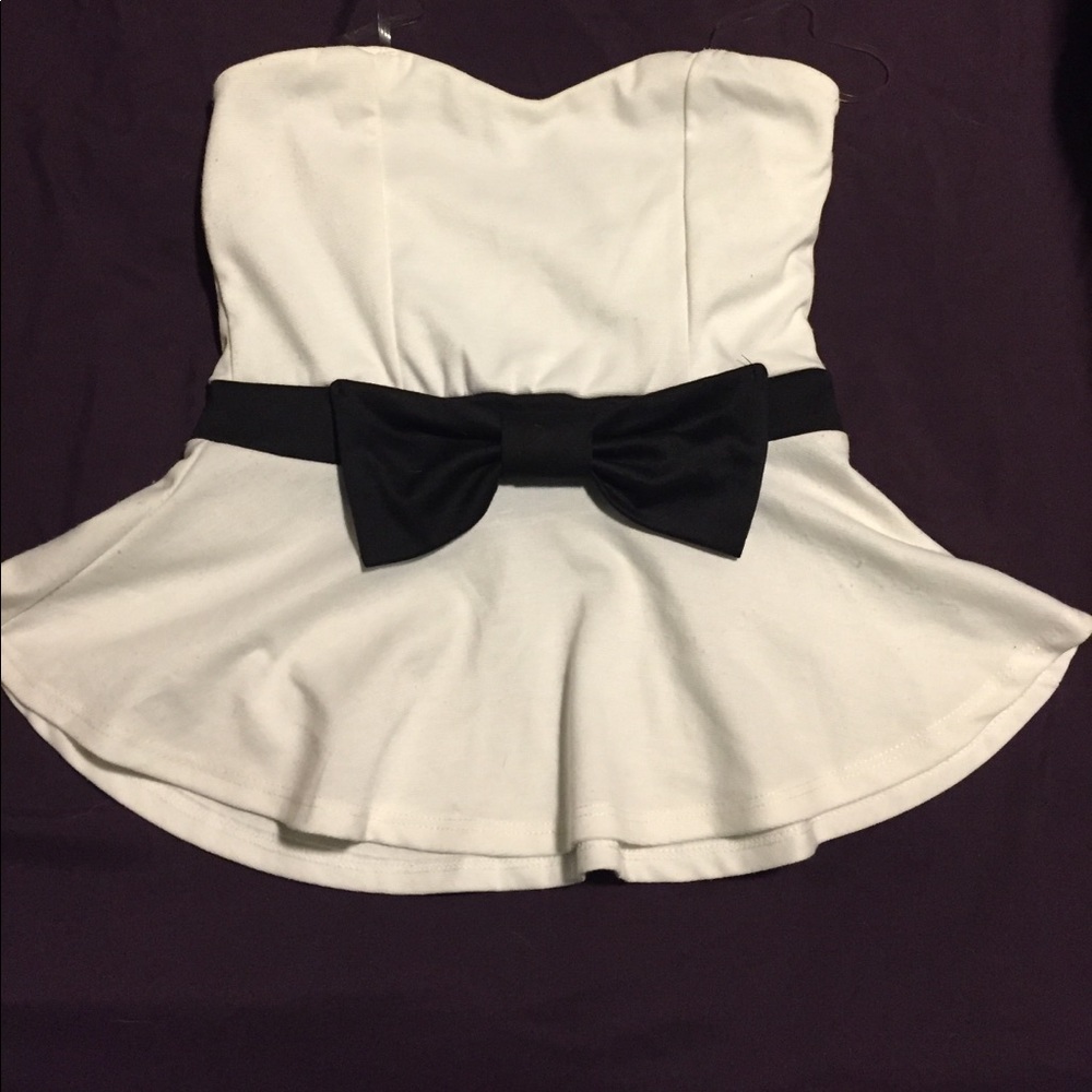 Cute strapless top with a bow in front