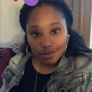 Meet your Posher, Desiree