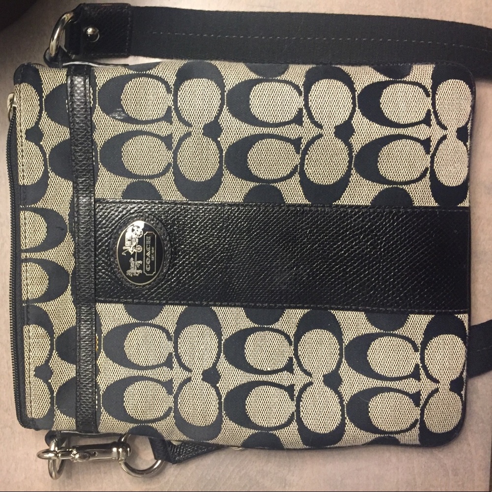 Classic coach crossbody