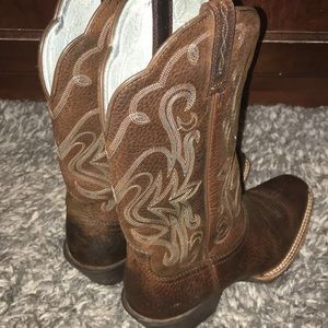 Ariat style women boots