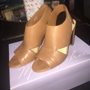 Marc Fisher size 6 backless open toed brown sandal