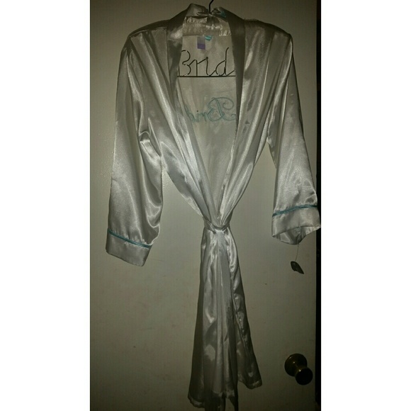 ***SOLD*** NWT BRIDE ROBE - Picture 2 of 3