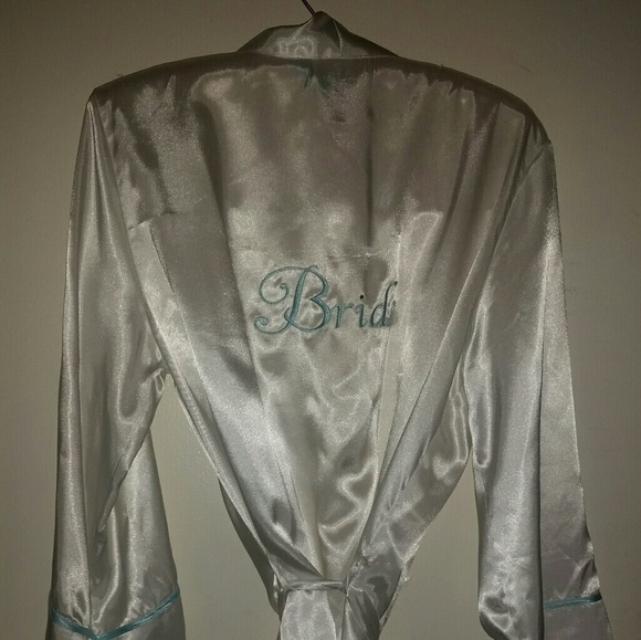 ***SOLD*** NWT BRIDE ROBE - Picture 3 of 3