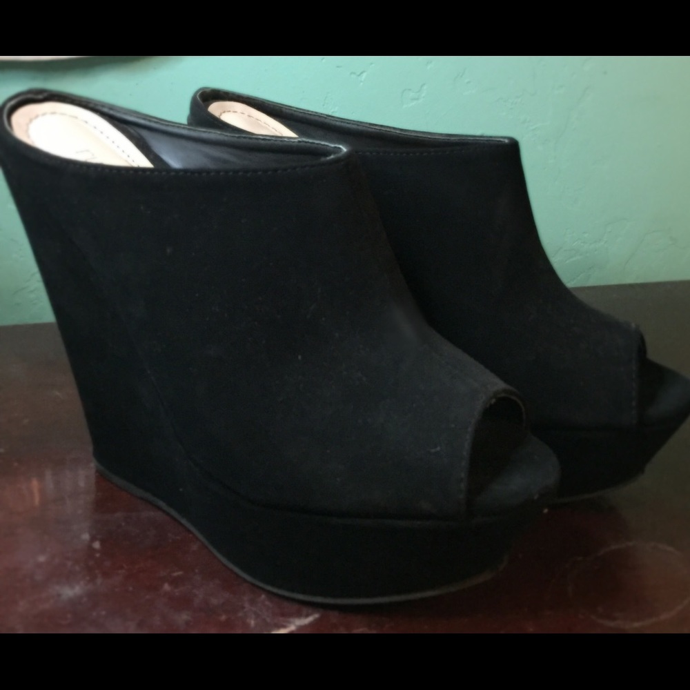 Black wedges!!!