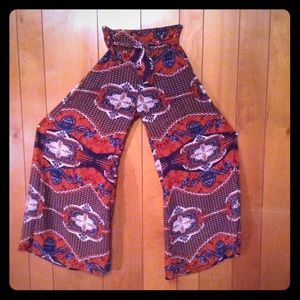 Flowing palazzo pants in red with blue and white