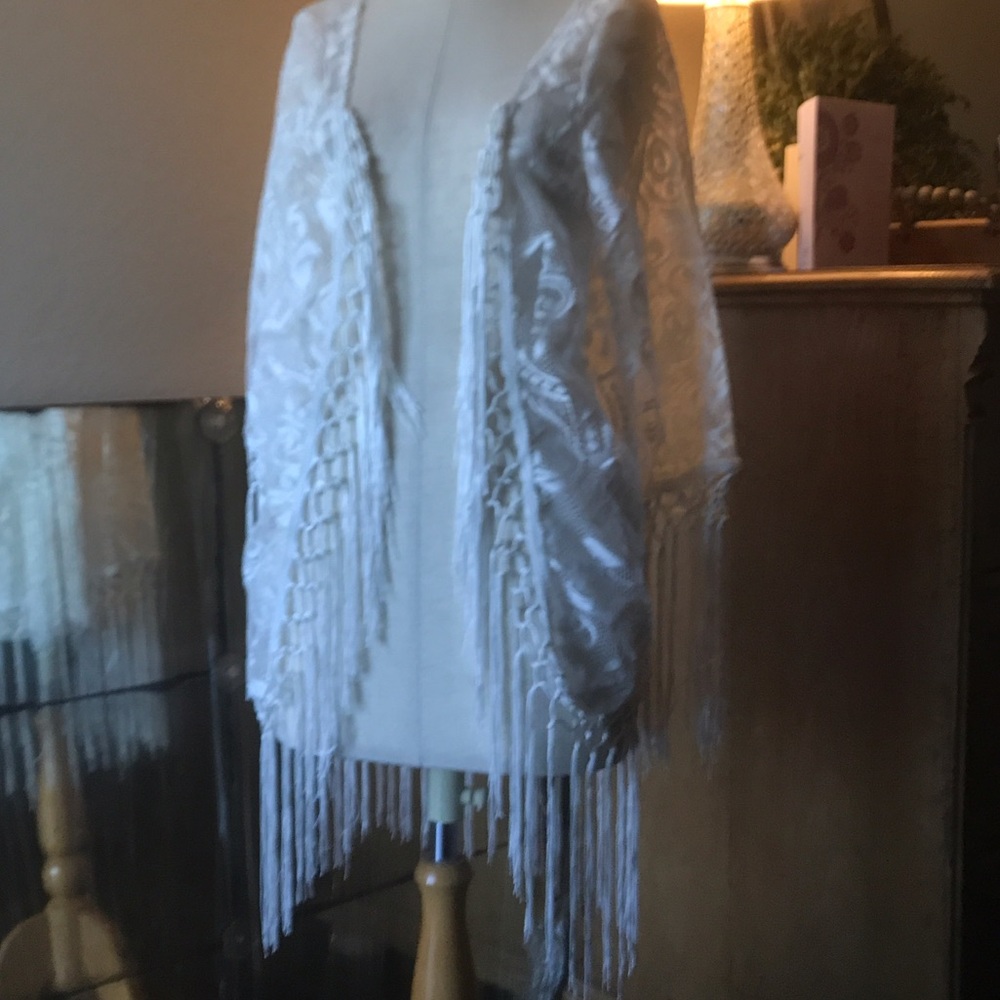 🎉 White lace Kimono - Picture 6 of 8
