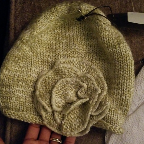 Knit hat/beanie - Picture 2 of 4