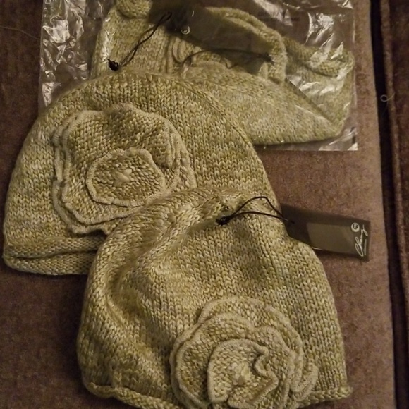 Knit hat/beanie - Picture 4 of 4