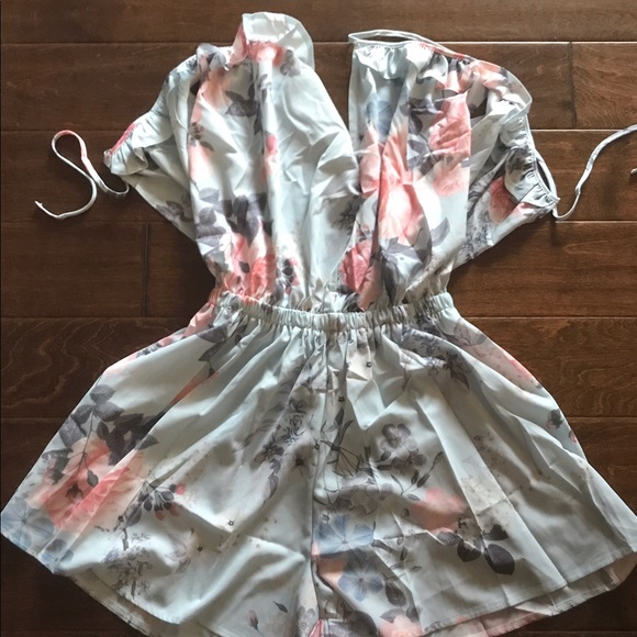 π¦ FLASH SALE π FLORAL RUFFLE ROMPER - Picture 7 of 7