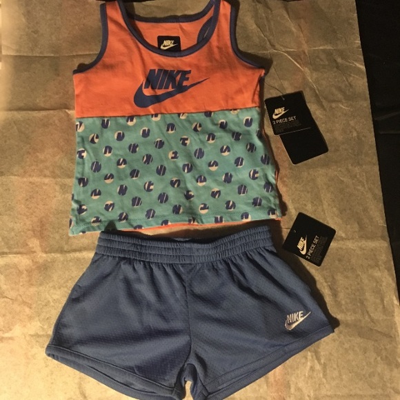 Nike Set - Picture 1 of 3